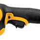 Pildil on DeWalt nurklihvija DWE4557 käepide, millel on näha päästik, lukustusnupp ja ergonoomiline disain.