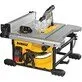 Pildil on DeWalt DWE7485 saepink, mida näidatakse koos saeketta, juhtsiini ja turvakaitsega.