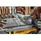 Pildil on näha DeWalt DWE7485 saepink, mida kasutatakse puidu lõikamiseks.