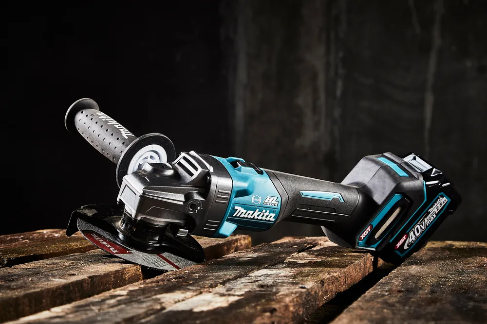 Makita cordless angle grinder GA005GM201