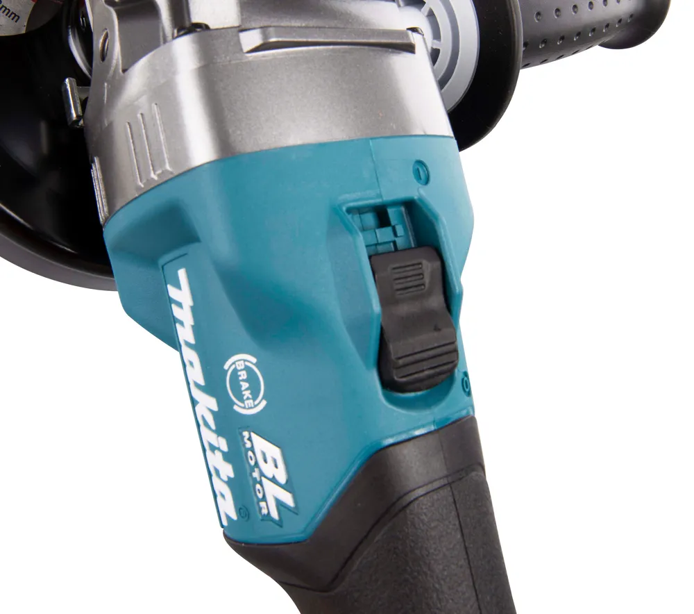 Pildil on Makita GA023GZ akunurklihvija detail, kus on näha sinine korpus ja must lüliti.