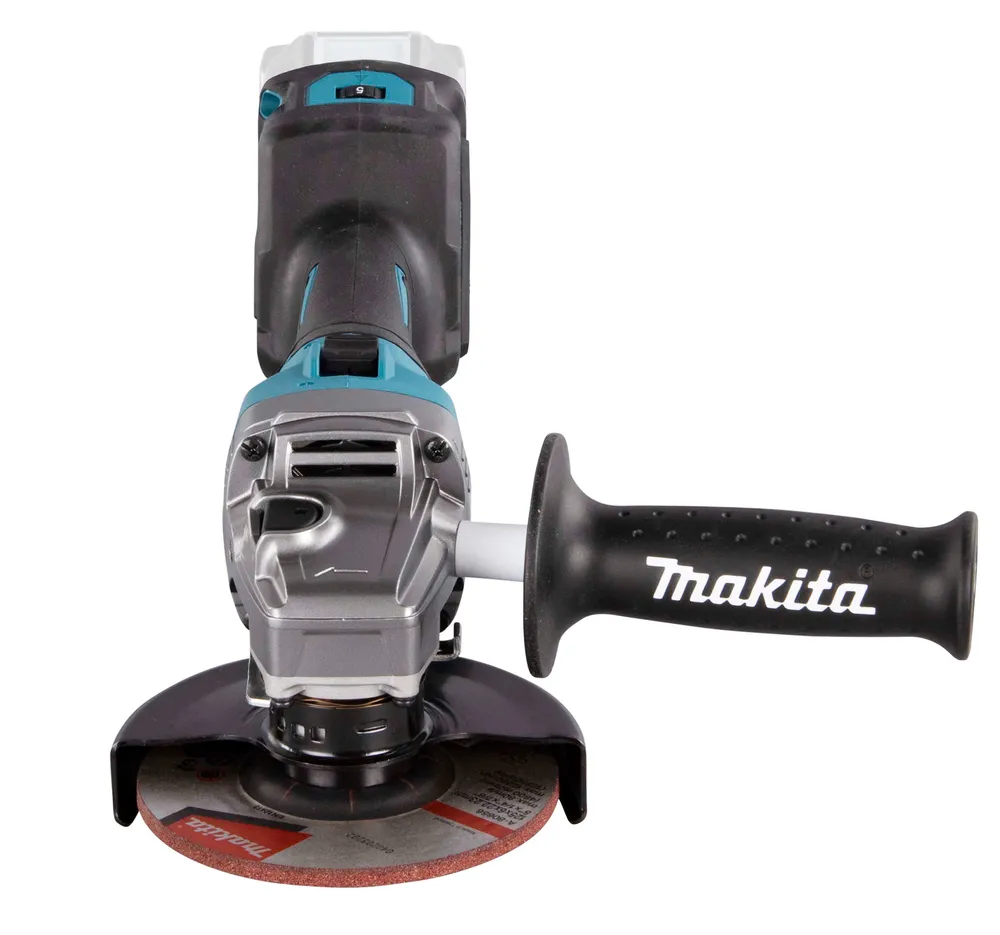 Pildil on näha Makita akunurklihvija GA023GZ, millel on küljes ergonoomiline käepide ja lihvkettaga kaitse.