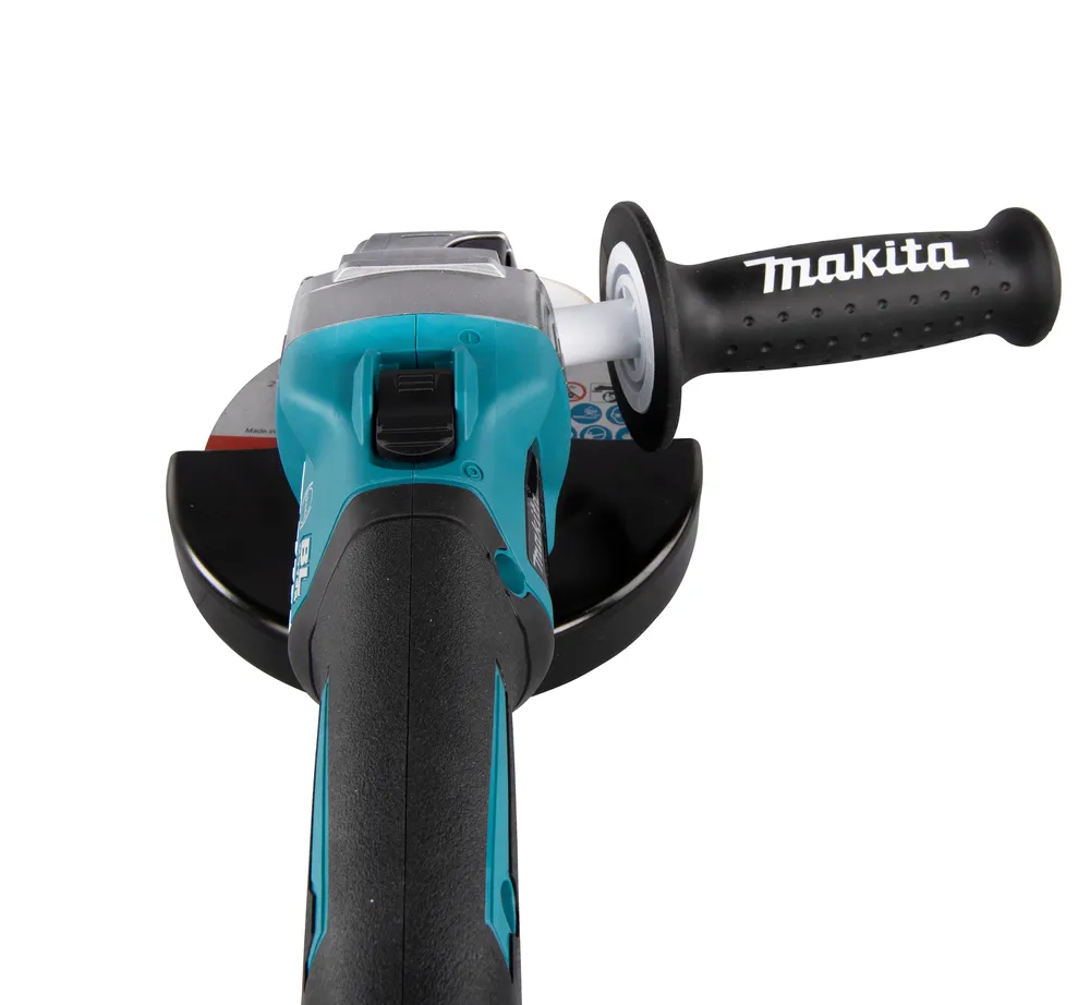 Pildil on näha Makita akunurklihvija GA035GZ külgvaates, millel on must käepide Makita logoga ja turvakate.