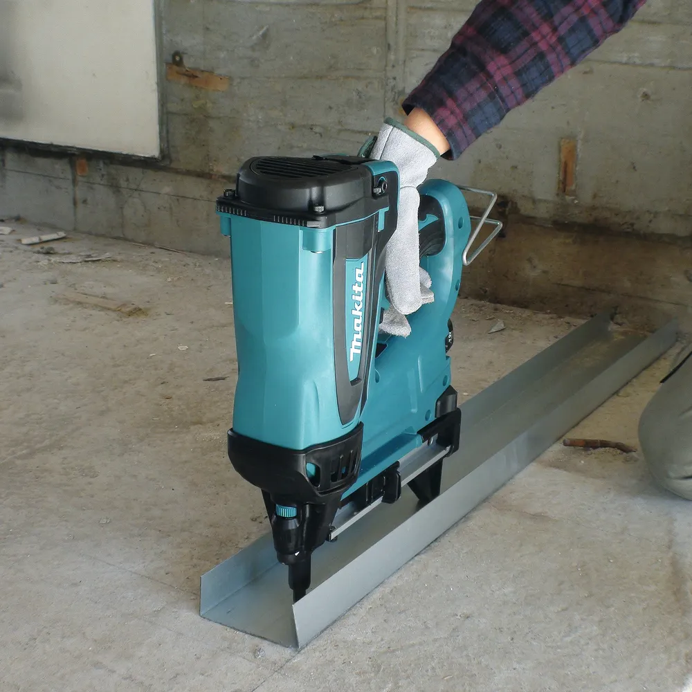 Makita gāzbetona naglu pistole GN420CSE
