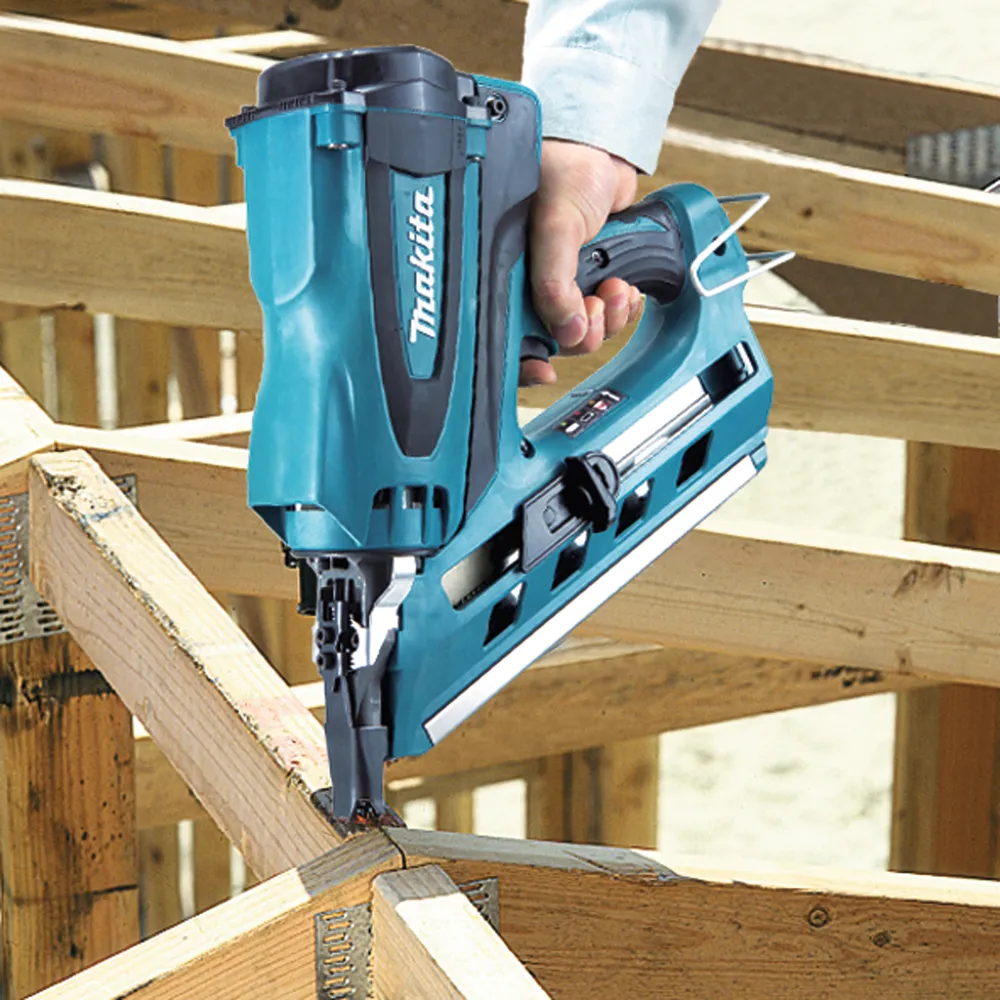 Makita gāzes naglu pistole GN900SE