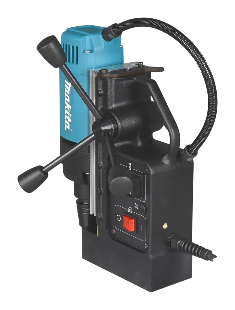 Pildil on Makita HB350 magnetpuurpink, millel on sinine mootoriosa, must korpus, reguleerimisnupud, lüliti ja painduv voolik.