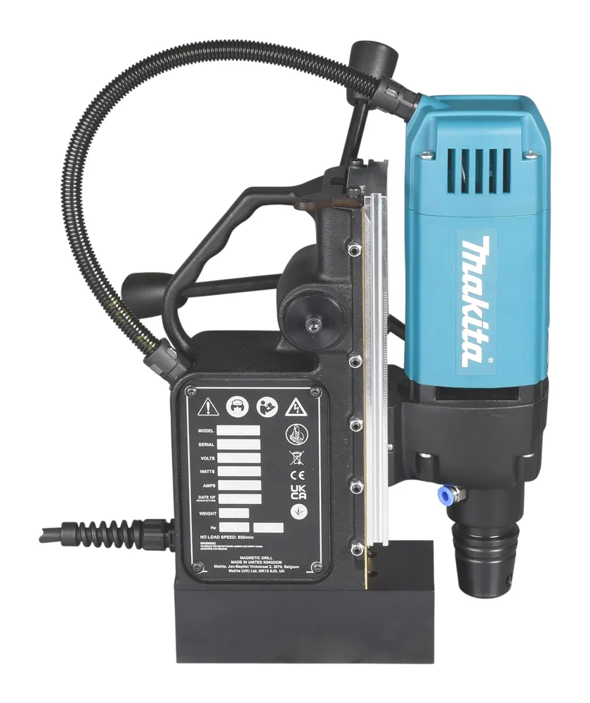 Pildil on Makita magnetpuurpink HB350, millel on näha tööriistal olevat Makita logo, juhtmed ja seadme erinevad osad.