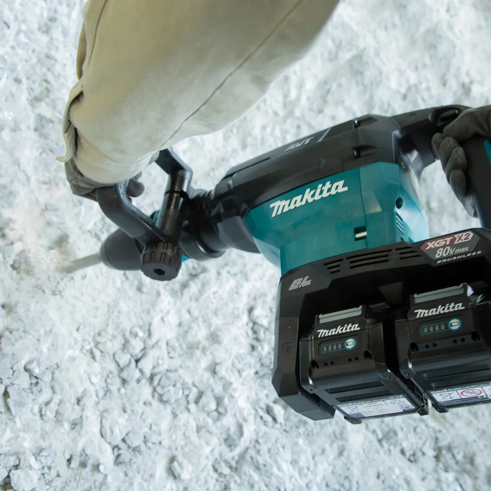 Pildil on Makita akupiikvasar HM002GZ03, mida kasutatakse kivipinna purustamiseks.