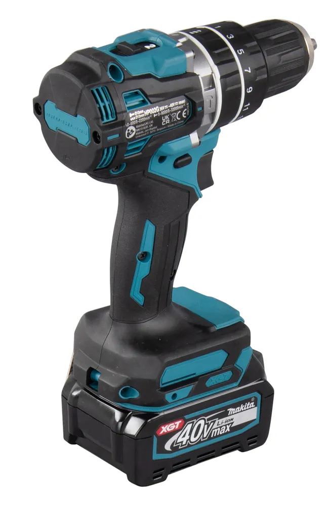 Pildil on näha Makita akulööktrell HP002GD201 koos 40V aku ja laadijaga.