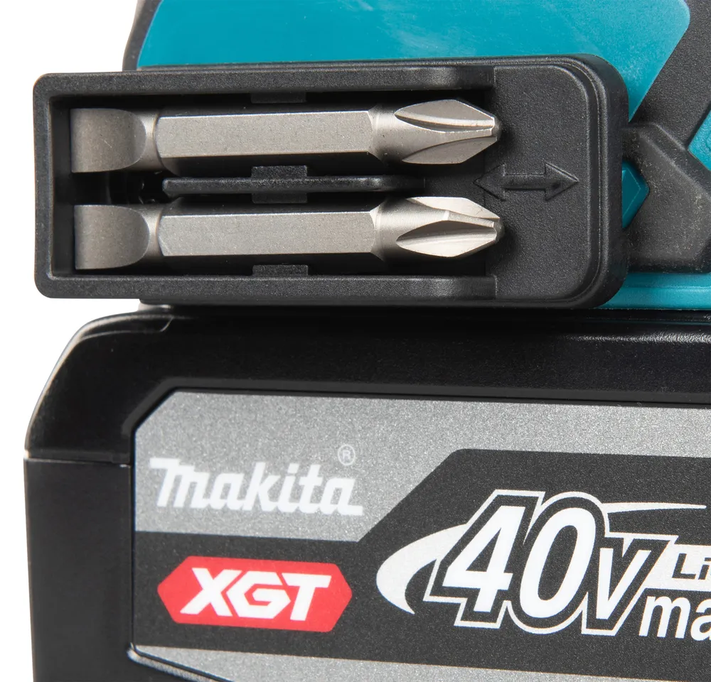 Pildil on detailid Makita akulööktrellist HP003GZ XGT, millel on nähtavad otsikud ja patareide hoiukoht.
