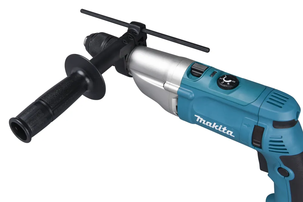 Pildil on Makita lööktrell HP2071FJ, millel on sinine ja hall korpus, must lisakäepide ja reguleeritavad nupud.