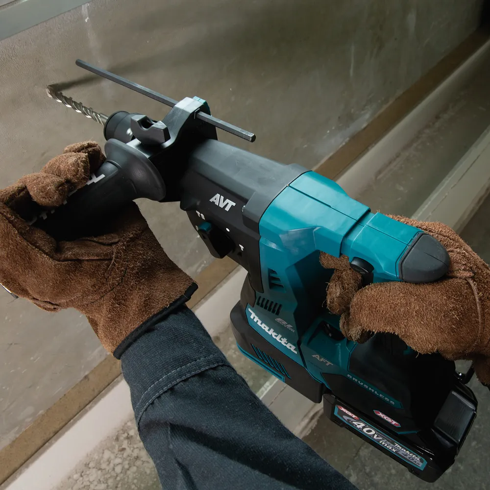 Makita cordless hammer drill HR002GM202