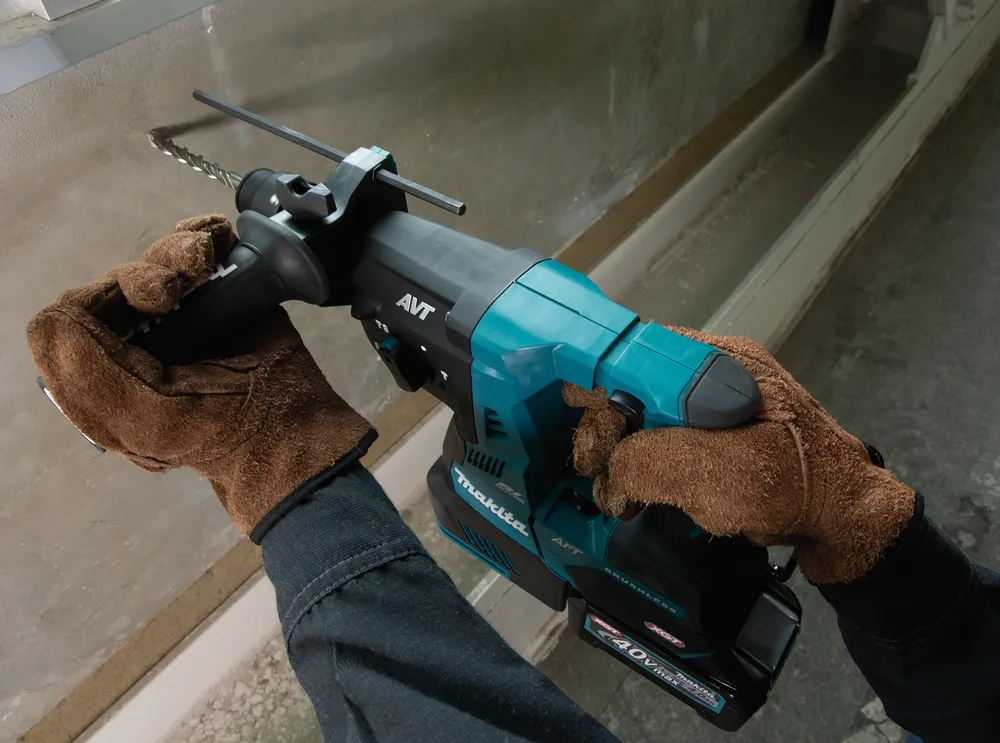 Makita cordless hammer drill HR002GM202