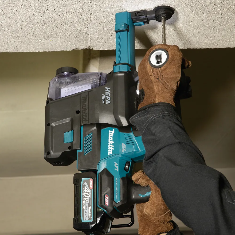 Makita cordless hammer drill HR002GM202