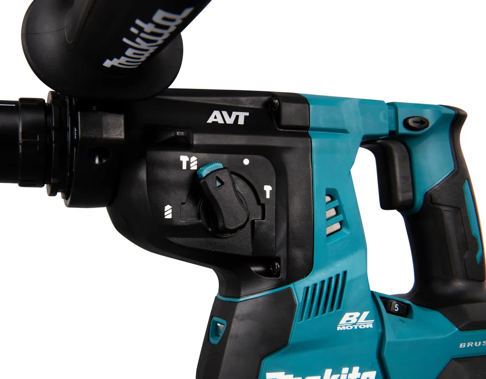 Pildil on näha Makita akupuurvasara detail, sealhulgas käepide ja juhtpaneel.