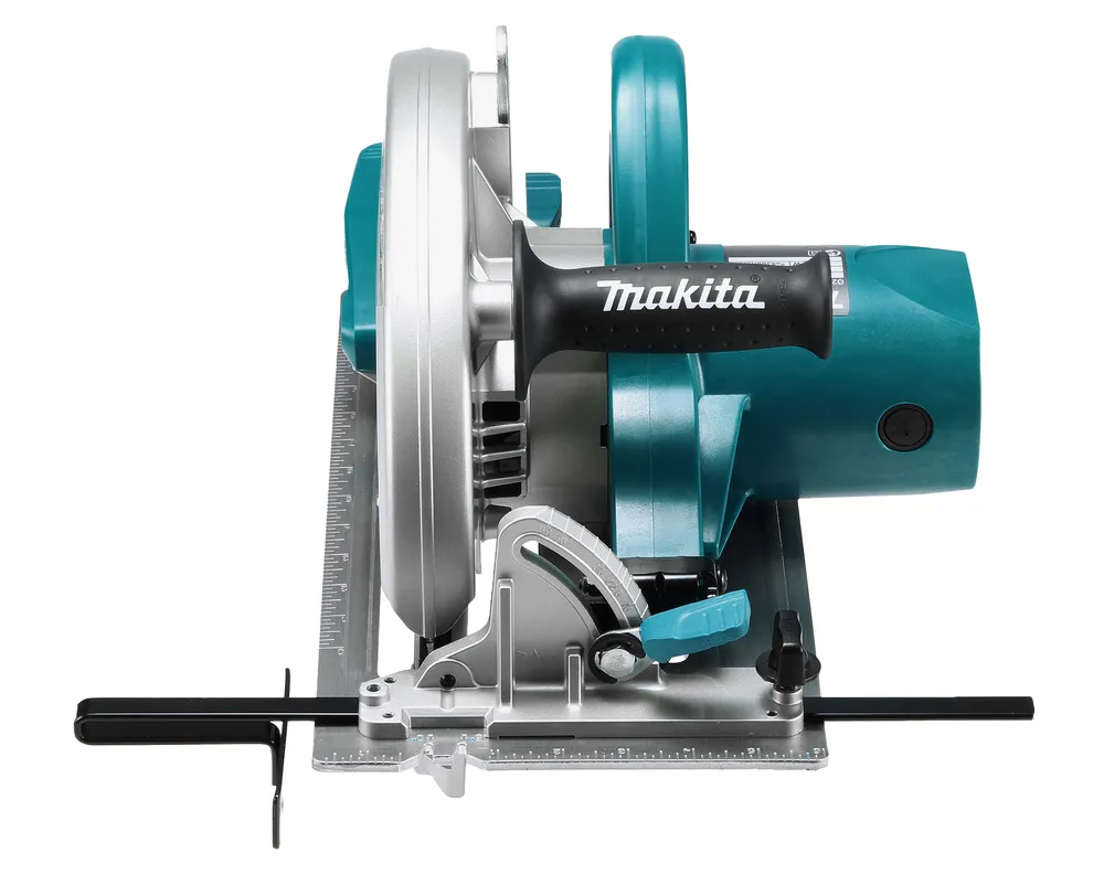 Pildil on näha Makita ketassaag HS0600, millel on mugav käepide ja terav tera puidu täpseks lõikamiseks.