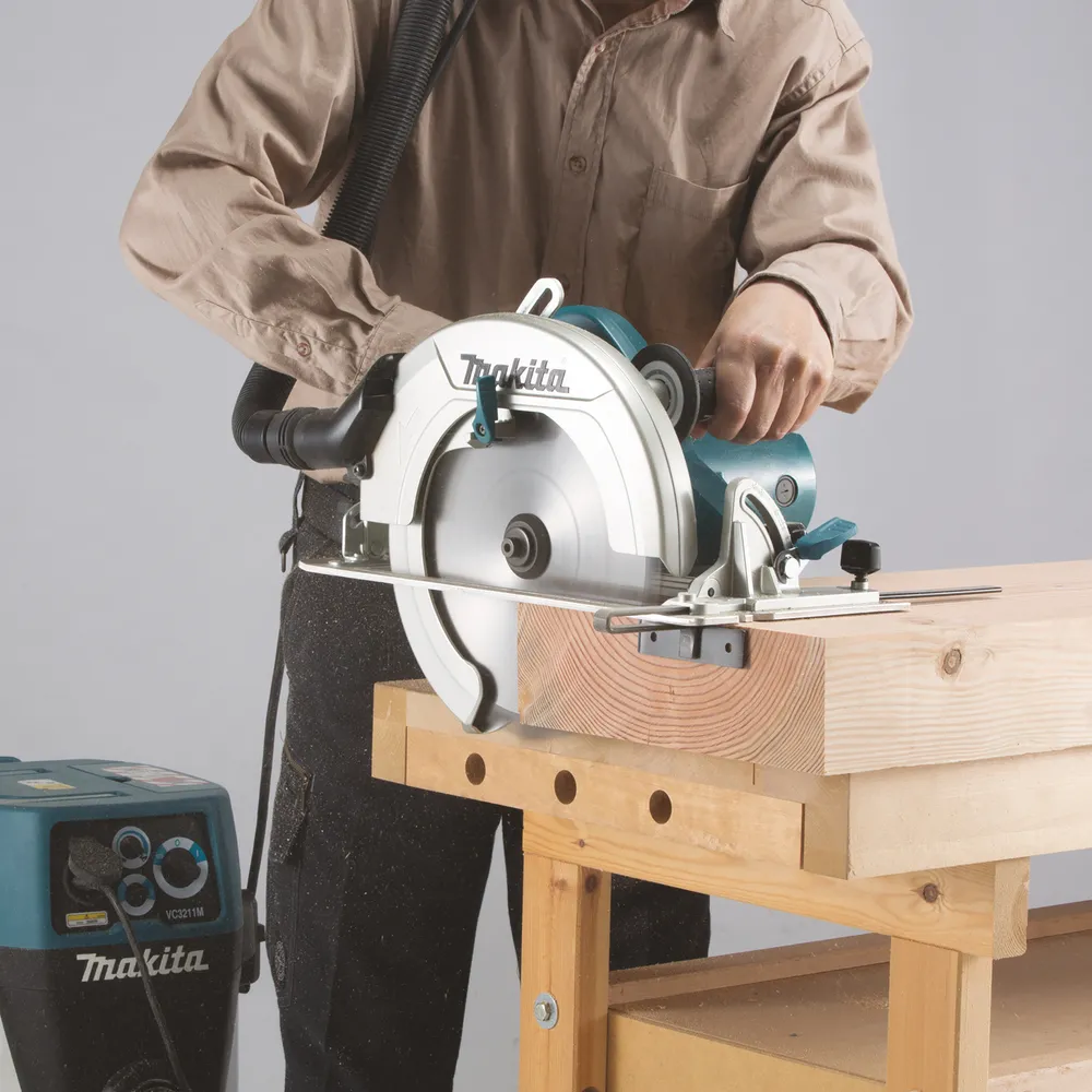 Pildil on Makita ketassaag HS0600, mida kasutatakse puidu lõikamiseks.