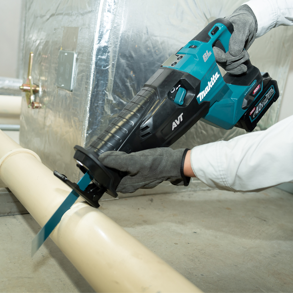 Аккумуляторная универсальная пила Makita JR002GM201