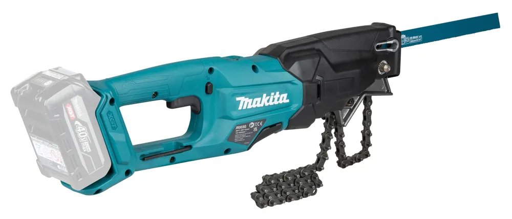 Pildil on Makita akuuniversaalsaag torudele JR003GZ, XGT, millel on detailne ketiosa ja peal laetav aku.
