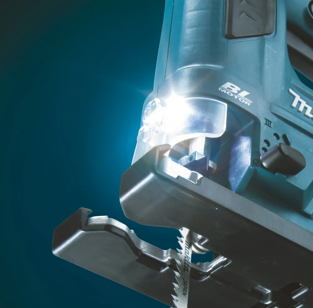 Makita аккумуляторный лобзик JV102DSMJ