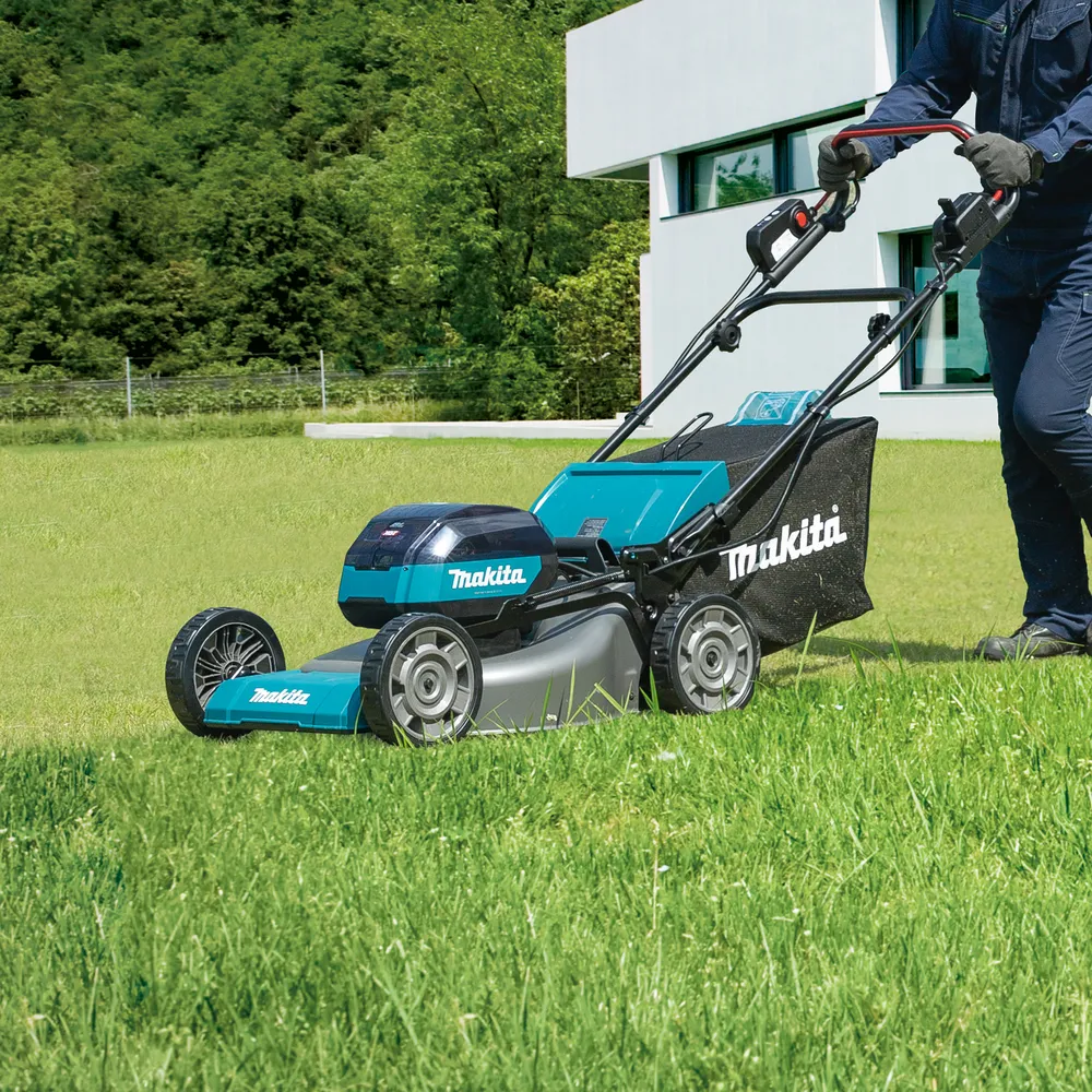 Makita cordless lawnmower LM002GT202, XGT
