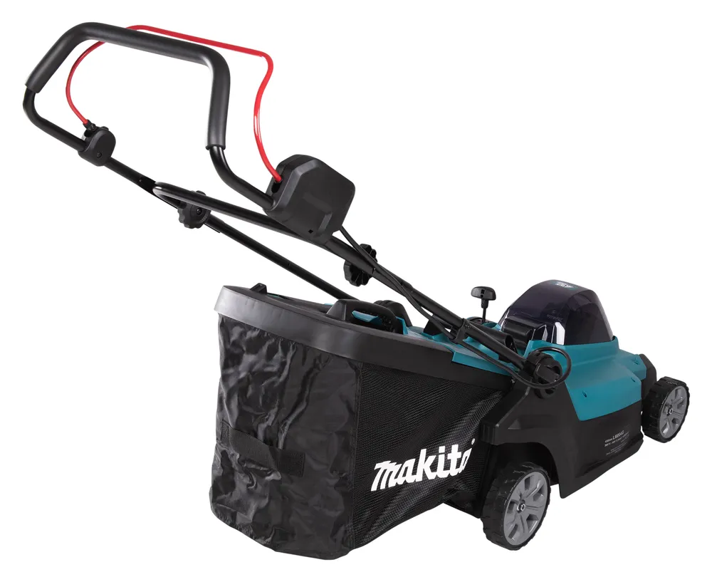 Pildil on Makita akumuruniiduk LM004GM103, XGT, koos selle rohukogujaga.