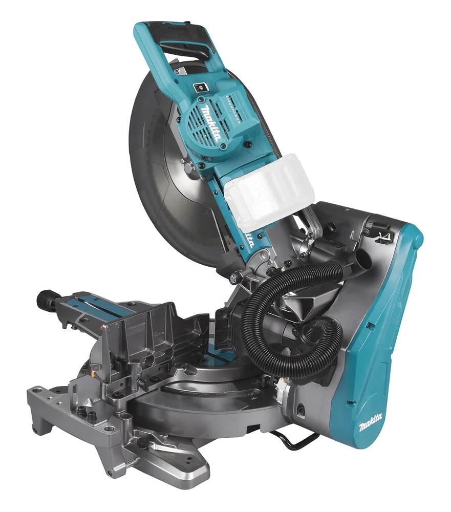 Pildil on Makita akuga tükeldus- ja nurksaag LS003GZ01, millel on selgelt näha tera, mootori osa, toru ja detailne alus.