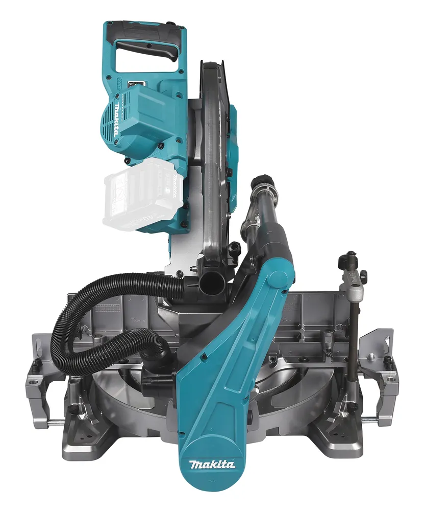 Pildil on Makita akuga tükeldus- ja nurksaag LS003GZ01, millel on sinine käepide, aku ja must voolik.