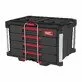 Pildil on must Milwaukee PACKOUT™ nelja sahtliga tööriistakast, millel on punased detailid ja hõbedased metallist küljed.