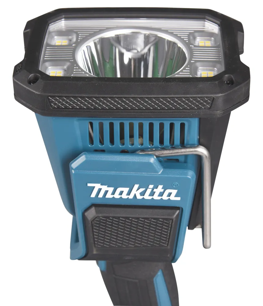Pildil on Makita akulamp ML007G, millel on suur reflektor ja neli LED-valgustit.