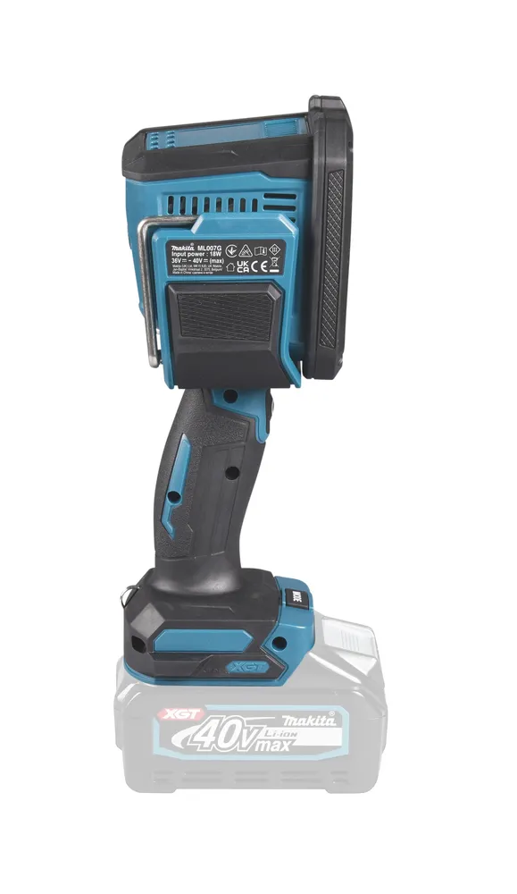 Pildil on Makita akulamp ML007G ilma aku ja laadijata, mis on valmistatud sinise ja musta plastiku kombinatsioonist.
