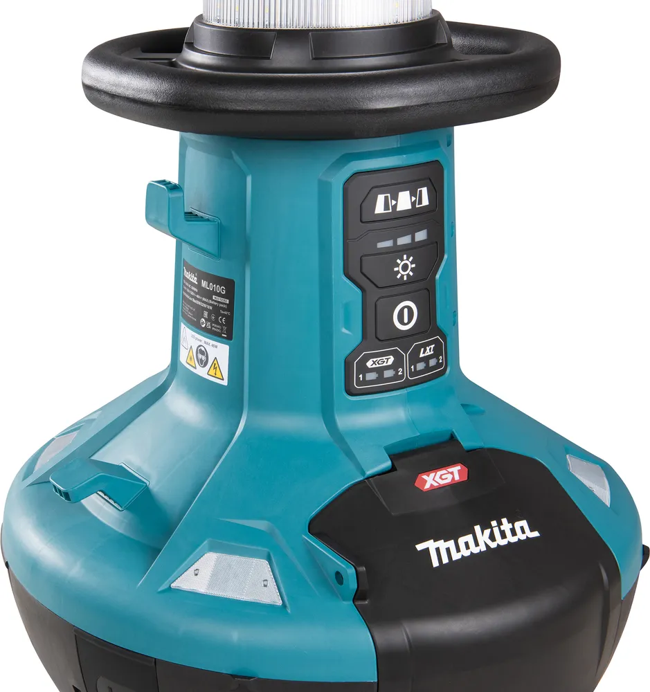 Pildil on näha Makita akulambi ML010G kontrollpaneel koos erinevate funktsiooninuppude ja akutaseme näidikutega.