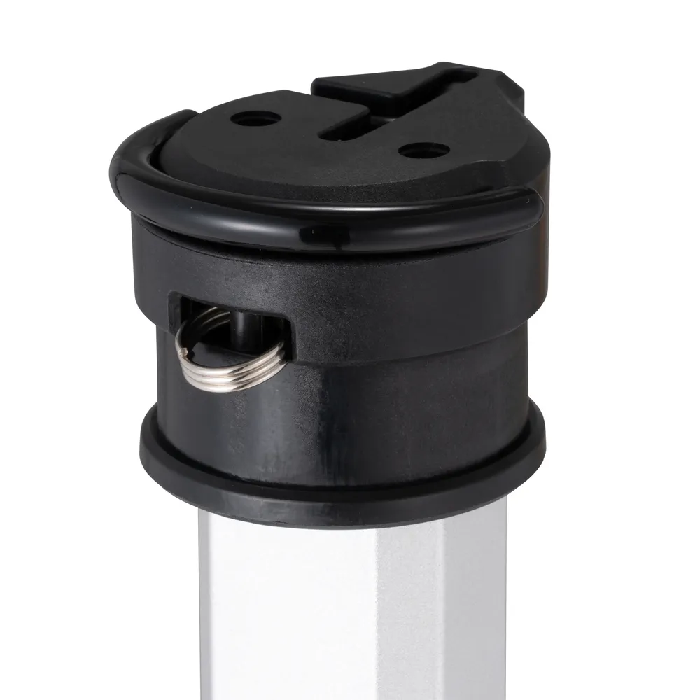 Pildil on näha Makita akulambi ML012G kinnitusdetail, mis avaneb ja sulgub.
