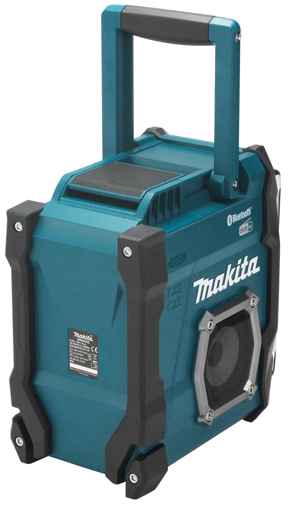 Pildil on näha Makita MR004GZ tüüpi Bluetoothi ja DAB+ raadio, millel on kandekäepide ja rattad.