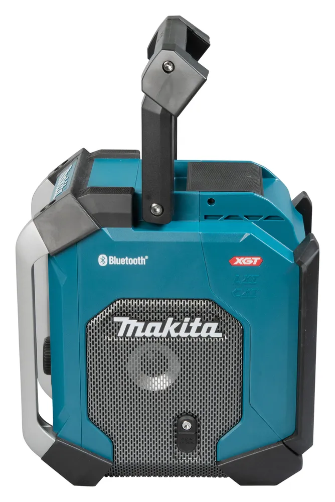 Pildil on Makita MR006GZ Bluetooth-raadio, millel on kokkupandav käepide ja metallist esivõre.