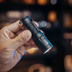 Pildil on NITECORE MT1C Pro taskulamp, mis pakub maksimaalselt 1000 luumenit ja mida hoitakse käes, mille valguskiir on...