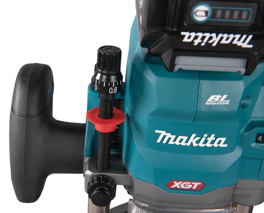 Pildil on Makita akufrees RP001GZ02, millel on näha kaubamärk Makita ja XGT logo, samuti kiiruse reguleerimise nupp.