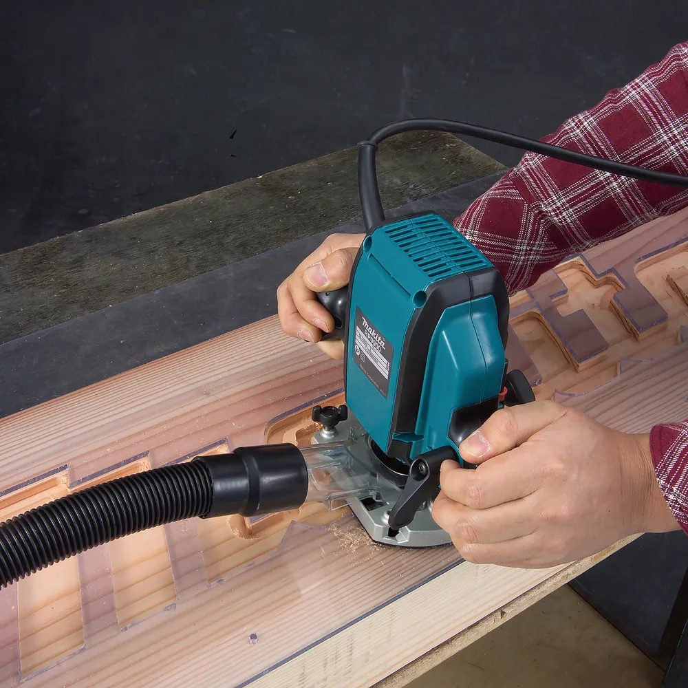 Фрезер Makita RP0900J