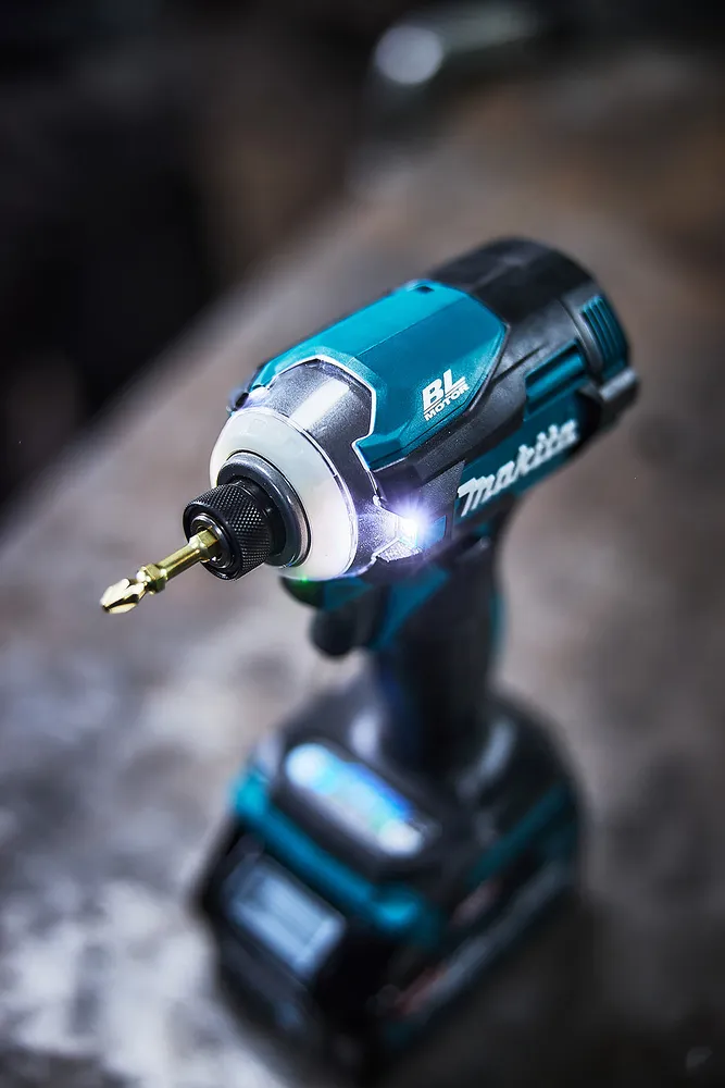 Makita аккумуляторный ударный шуруповерт TD001GZ, без аккумулятора и зарядного устройства