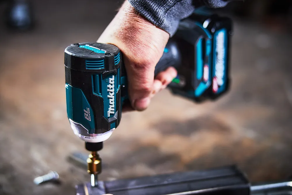 Makita аккумуляторный ударный шуруповерт TD001GZ, без аккумулятора и зарядного устройства