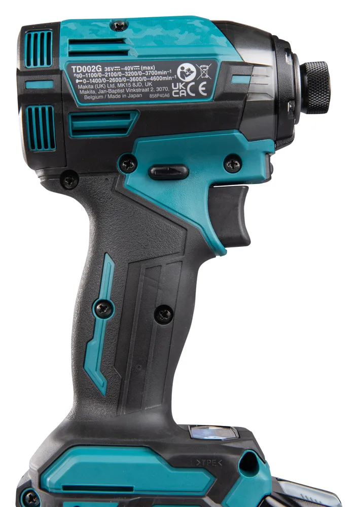 Pildil on detailne vaade Makita akulöökkruvikeerajale TD002GZ01, näidates selle disaini ja tehnilisi detaile, sealhulgas...