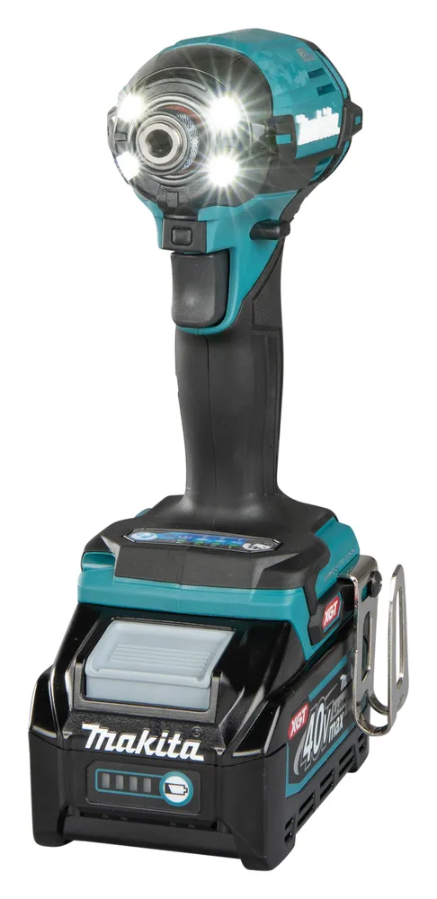 Pildil on Makita akulöökkruvikeeraja TD002GZ01, mis on varustatud integreeritud LED-valgustiga ja akuga.