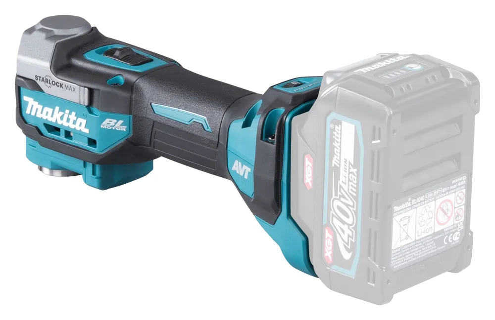 Pildil on kujutatud Makita akuuniversaaltööriist TM001GZ, millele on kinnitatud tühi 40V XGT aku.