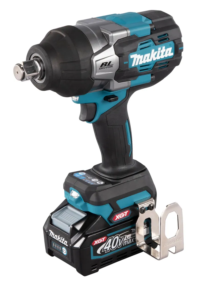Pildil on Makita akulöökmutrikeeraja TW001GM201, millel on näha löökotsmik, käepide ja 40V akupakk.