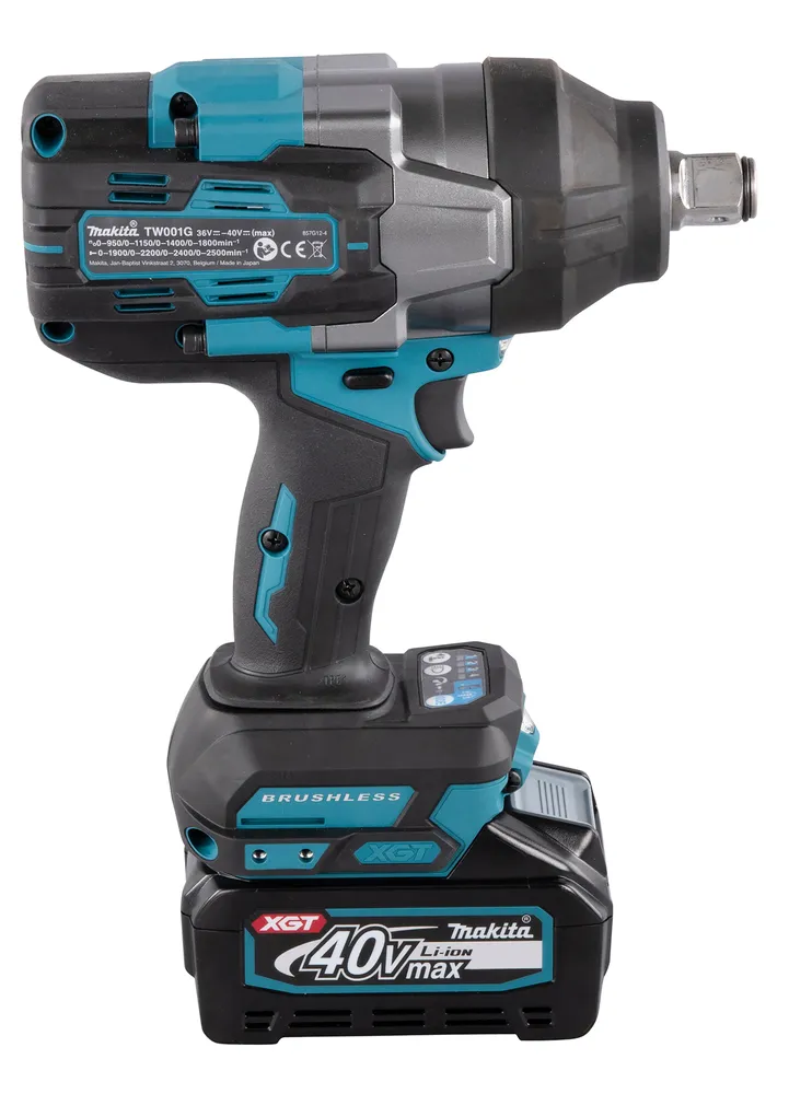 Pildil on Makita akulöökmutrikeeraja TW001GM201 koos akuga.