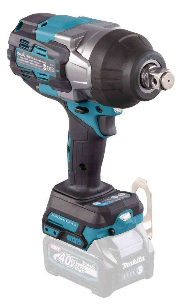 Pildil on näha Makita TW001GZ akulöökmutrikeeraja, mis on varustatud 40V akuga.