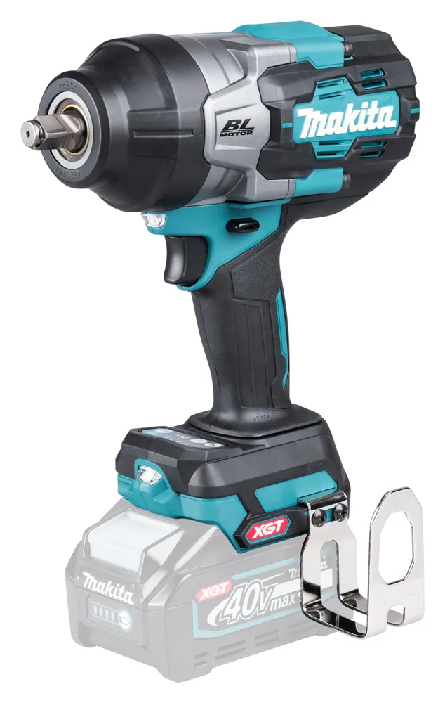 Pildil on Makita akulöökmutrikeeraja TW002GZ koos XGT akuga, mis näitab tööriista disaini ja brändi.