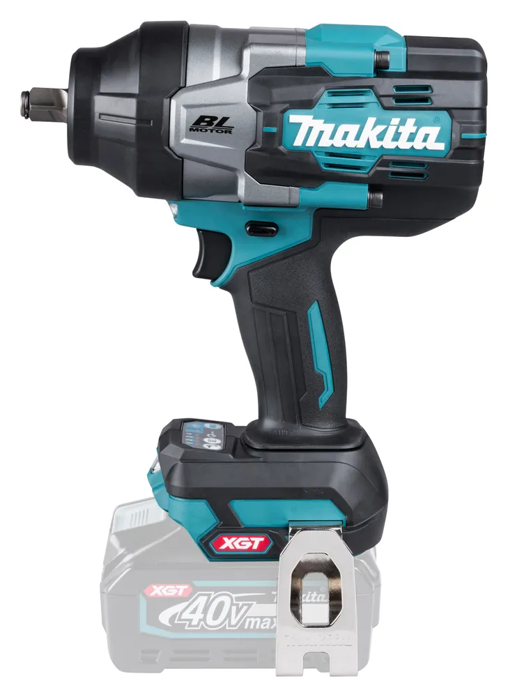 Pildil on Makita TW002GZ akulöökmutrikeeraja, mis on ilma aku ja laadijata, ja seda iseloomustavad tema halli-sinise...