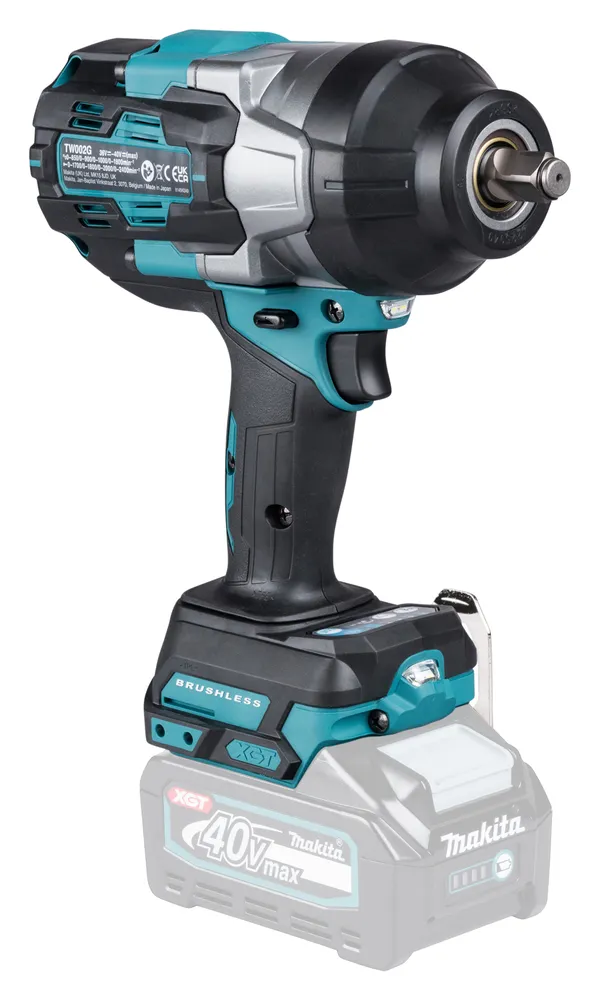 Pildil on näha Makita akulöökmutrikeeraja TW002GZ, koos XGT 40Vmax akuga.