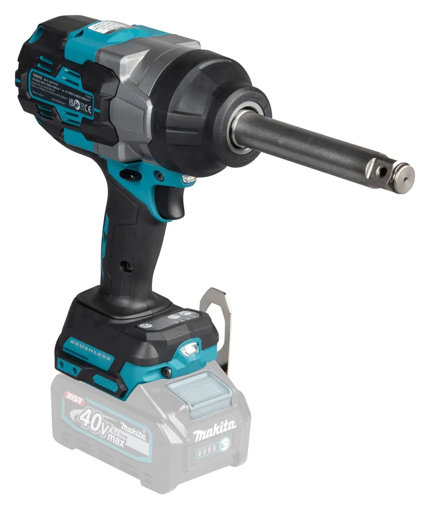 Pildil on Makita akulöökmutrikeeraja TW011GZ koos 40V XGT akuga.